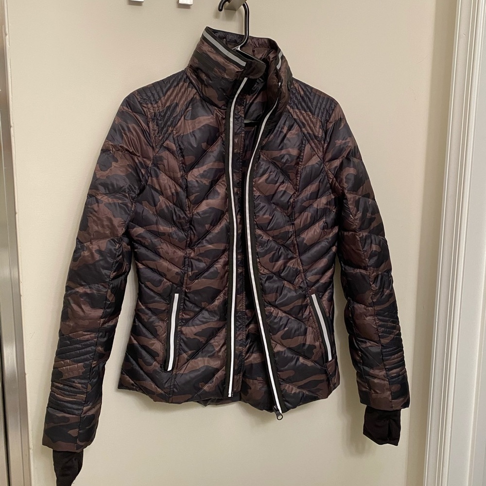 Blanc noir Camo puffer
